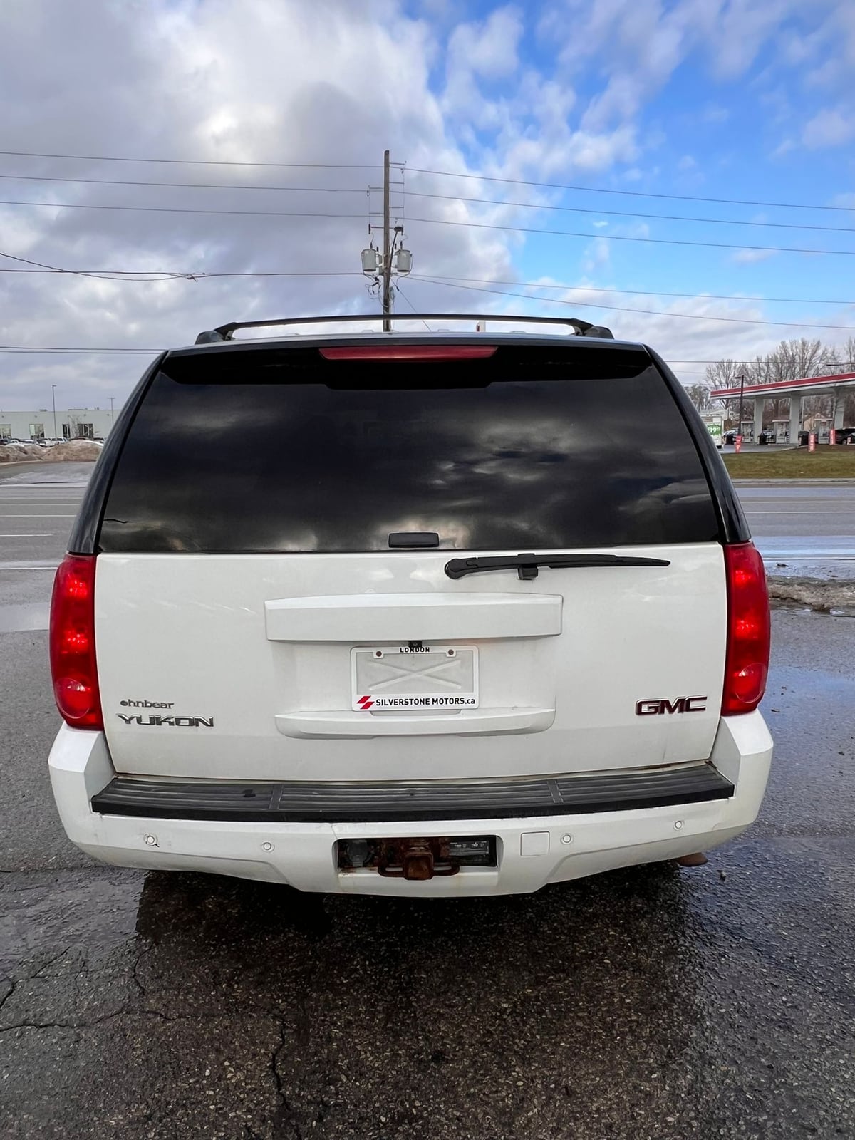 2014 GMC YUKON SLE 4DR White rear exterior view showing tinted rear window, red taillights, and chrome badging.