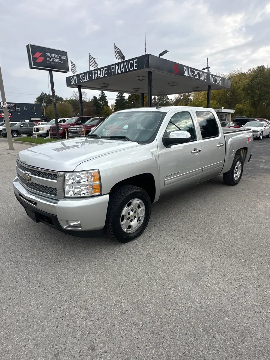 2011 Chevrolet Silverado LT Z71 CREW CAB  SHORT BOX