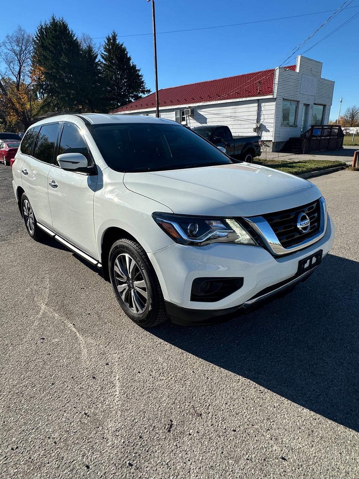 2019 Nissan Pathfinder S 4WD 4DR - Photo 3