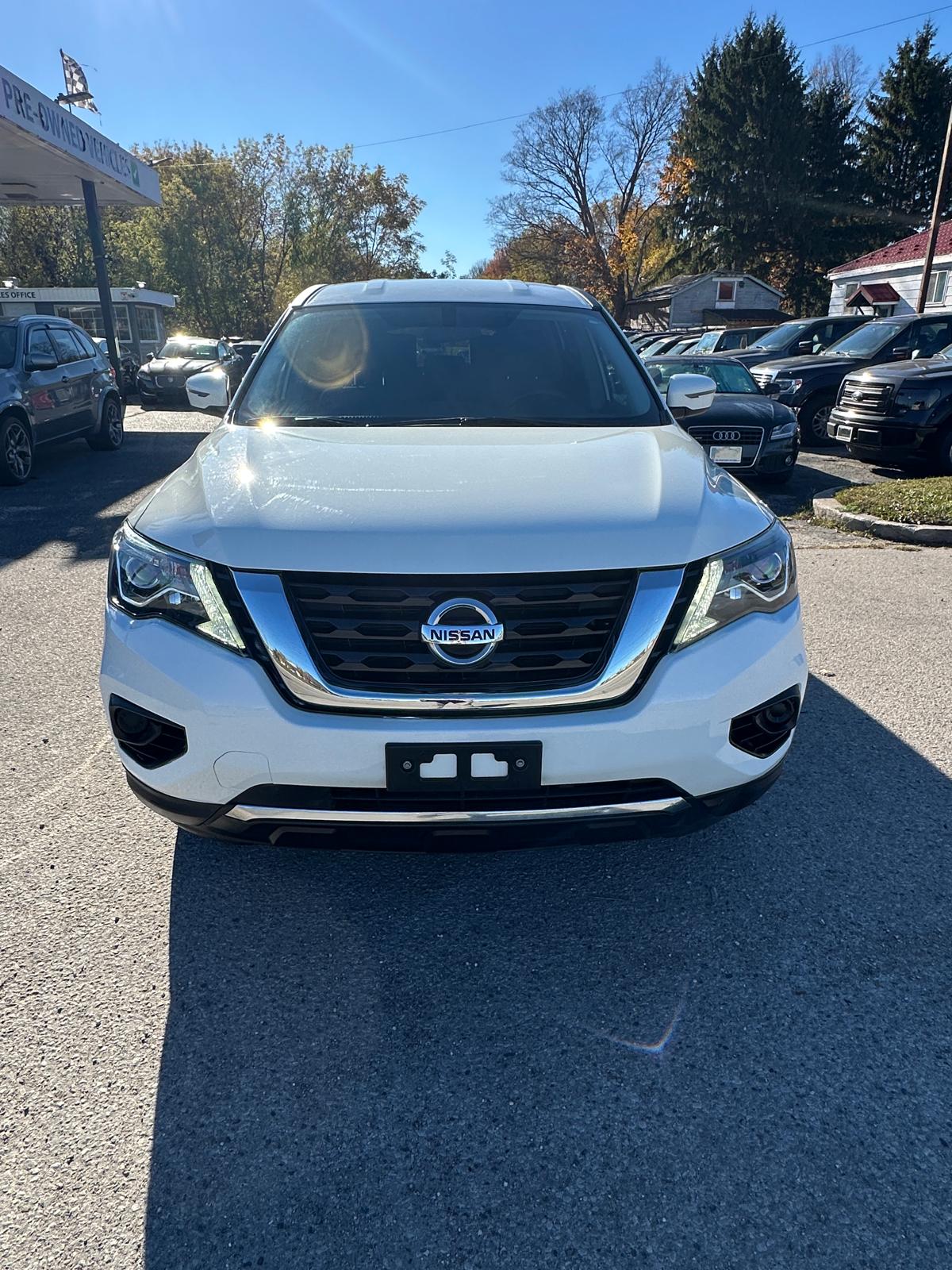 2019 Nissan Pathfinder S 4WD 4DR - Photo 2