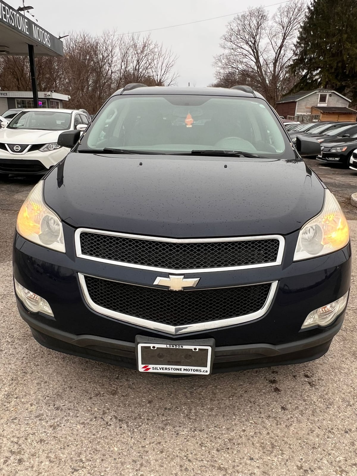 2011 Chevrolet TRAVERSE LS FWD 4DR - Photo 2