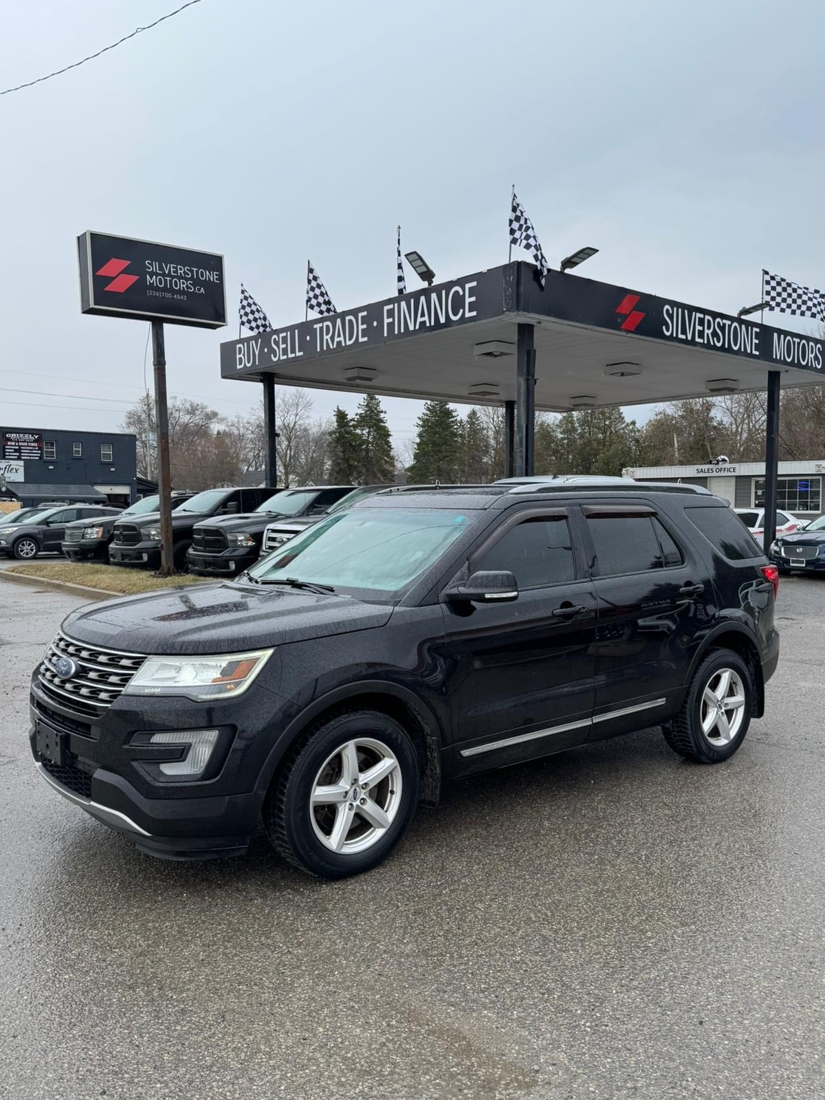 2016 Ford Explorer XLT 4WD 4DR BLACK front three-quarter exterior view with silver alloy wheels at dealership lot.