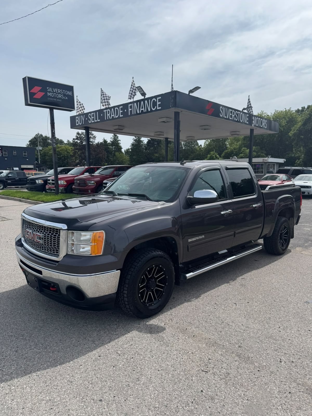 2010 GMC Sierra 1500 SLE 4WD CREW CAB SHORT BED - Photo 1